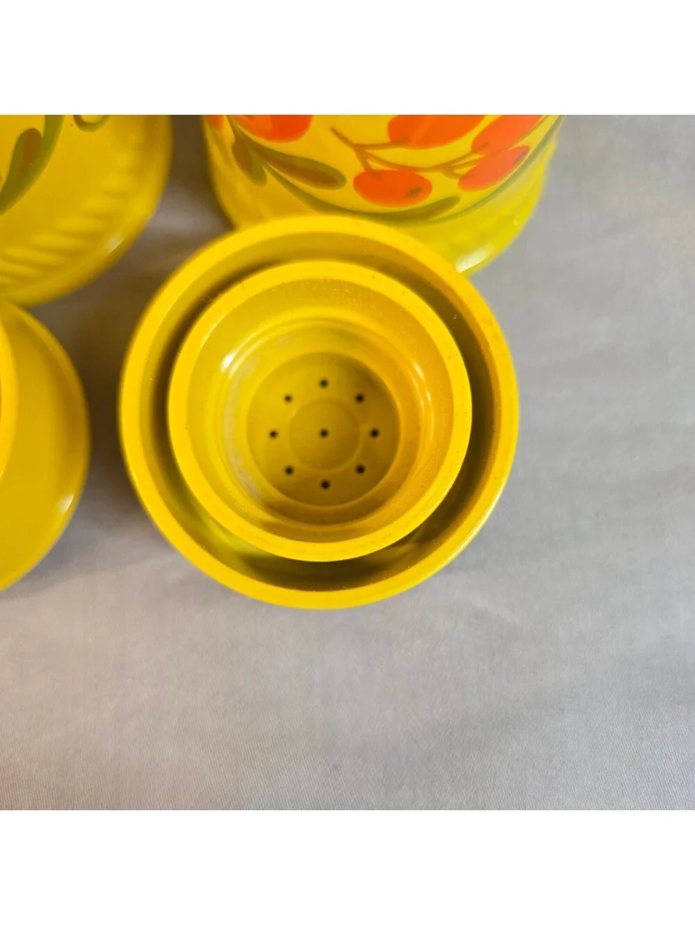 Vtg Avon Salt & Pepper Shakers Pennsylvania Dutch Yellow Orange '70s Retro 5.5